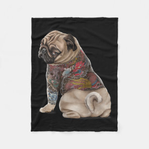 Mops Hund mit traditionellem japanischen Drachen T Fleecedecke