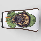 Mops Hund trägt grüne Hoodie Golf Headcover (Vorderseite)
