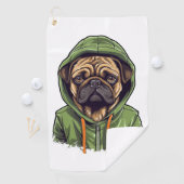 Mops Hund trägt grüne Hoodie Golfhandtuch (Insitu)