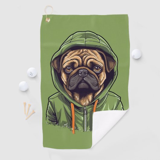 Mops Hund trägt grüne Hoodie Golfhandtuch (Insitu)