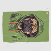 Mops Hund trägt grüne Hoodie Golfhandtuch (Horizontal)