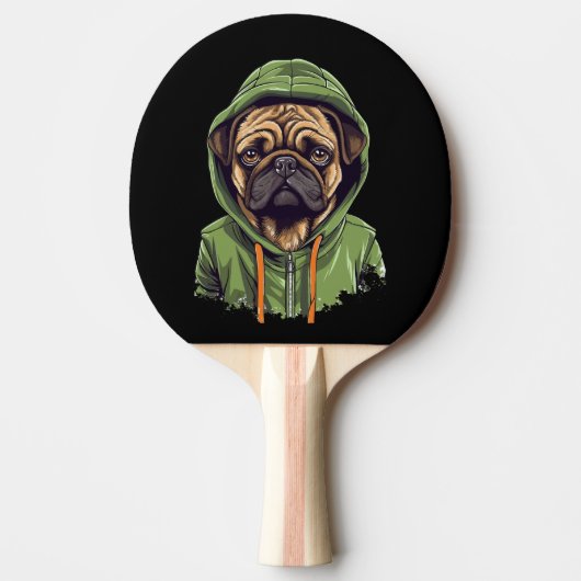 Mops Hund trägt grüne Hoodie Tischtennis Schläger (Vorderseite)