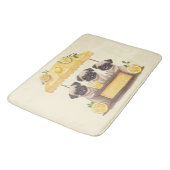Mops Hunde Lemonade Stand Badematte (Schrägansicht)