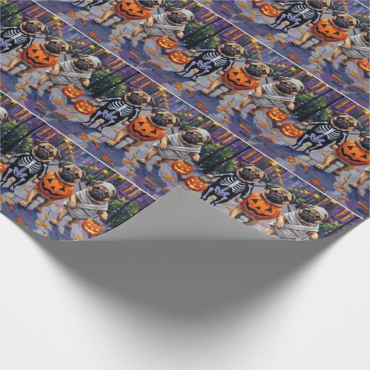 Mops Hunde Trick-oder-Treating in Halloween-Kostüm Geschenkpapier (Ecke)