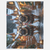Mops-Hunde Weihnachten Schnee Urlaub Fleecedecke (Vorderseite)