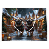 Mops-Hunde Weihnachten Schnee Urlaub Große Geschenktüte (Vorderseite)