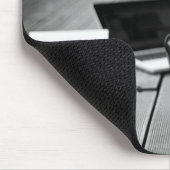 Mops in der Erholung Mousepad (Ecke)