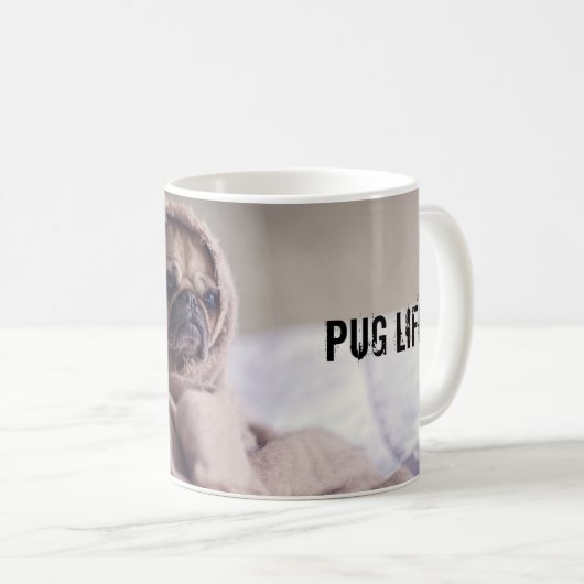 Mops in der umfassenden Tasse (VorderseiteRechts)