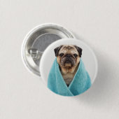 Mops in einem Handtuch Button (Vorne & Hinten)