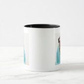 Mops in einem Handtuch Tasse (Zentrum)