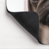 Mops in einem Hoodie Mousepad (Ecke)