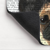 Mops in einer schlechten Wiege Mousepad (Ecke)