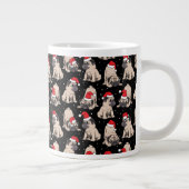 Mops in Weihnachtsmannmützen Weihnachtsmuster Jumbo-Tasse (Rechts)