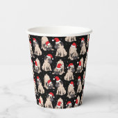 Mops in Weihnachtsmannmützen Weihnachtsmuster Pappbecher (Rückseite)