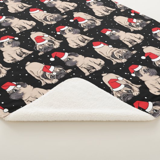 Mops in Weihnachtsmannmützen Weihnachtsmuster Sherpadecke (3/4)