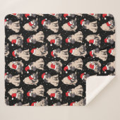 Mops in Weihnachtsmannmützen Weihnachtsmuster Sherpadecke (Vorderseite (Horizontal))