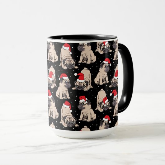 Mops in Weihnachtsmannmützen Weihnachtsmuster Tasse (VorderseiteRechts)