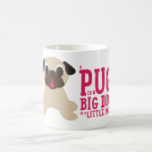 Mops ist großer Hund, kleine Kaffeetasse (Mittel)