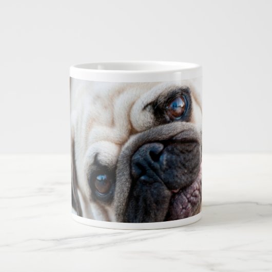 Mops-Kopfneigung Jumbo-Tasse (Vorderseite)