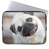 Mops-Kopfneigung Laptopschutzhülle (Vorderseite)