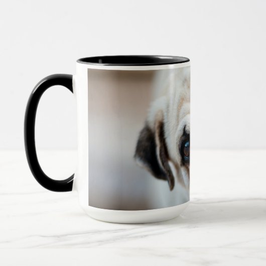 Mops-Kopfneigung Tasse (Links)