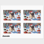 Mops läuft im Schnee mit Weihnachtshut Rechteckiger Aufkleber (Blatt)