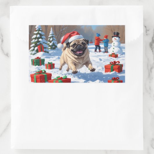Mops läuft im Schnee mit Weihnachtshut Rechteckiger Aufkleber (Tasche)