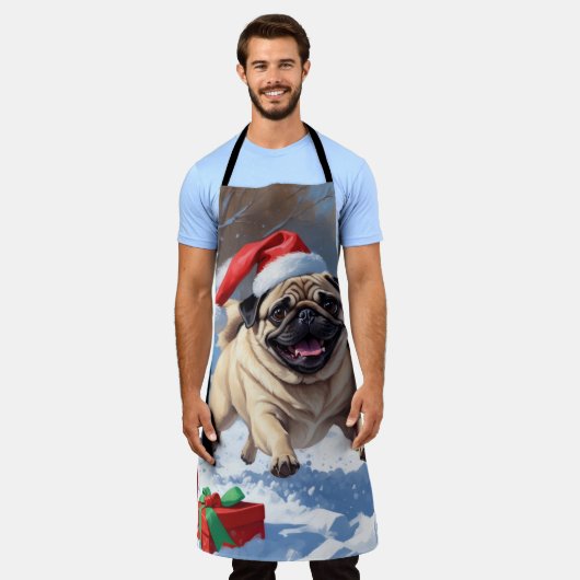 Mops läuft im Schnee mit Weihnachtshut Schürze (Getragen)