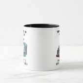 Mops Lesen von Büchern und trinken Kaffee Tasse (Zentrum)