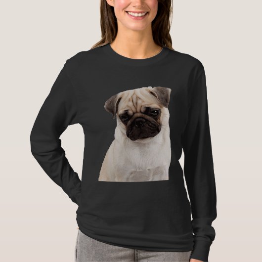 Mops mit Blick auf den klassischen T - Shirt 964 (Vorderseite)