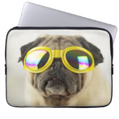 Mops mit Brille Laptopschutzhülle (Vorderseite)