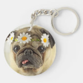 Mops mit Daisy Crown Schlüsselanhänger (Rückseite)