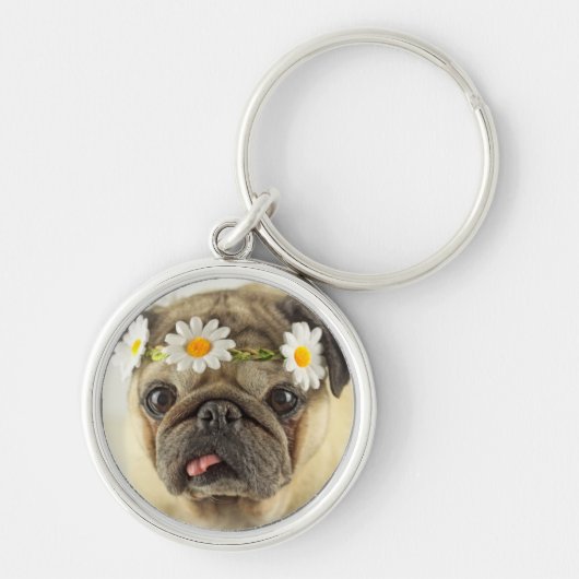 Mops mit Daisy Crown Schlüsselanhänger (Vorne)