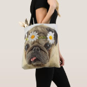 Mops mit Daisy Crown Tasche (Von Nahem)