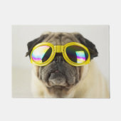 Mops mit Goggles Fußmatte (Vorderseite)