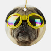 Mops mit Goggles Keramik Ornament (Vorne)