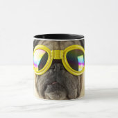 Mops mit Goggles Tasse (Zentrum)
