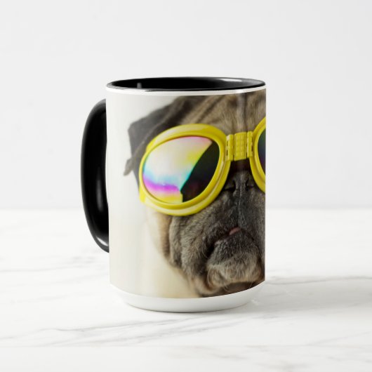Mops mit Goggles Tasse (Vorderseite Links)