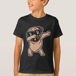 Mops mit guter Laune mit Sonnenbrille Dabbing T-Shirt