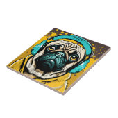 Mops mit Kopfhörer Fliese (Seite)