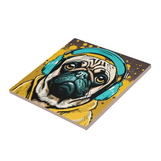 Mops mit Kopfhörer Fliese (Seite)