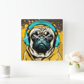 Mops mit Kopfhörer Quadratische Wanduhr (Zuhause)