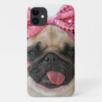 Mops mit rosa Bow