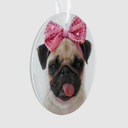 Mops mit rosa Bow Ornament (Vorderseite)