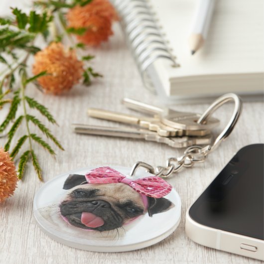 Mops mit rosa Bow Schlüsselanhänger (Vorderseite rechts)