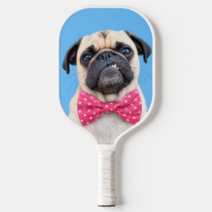 Mops mit rosa Fliege Pickleball Schläger