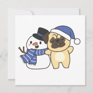 Mops mit Schneemann im Winter zu Weihnachten