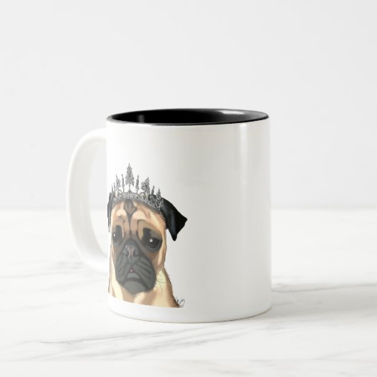 Mops mit Tiara Zweifarbige Tasse (Vorderseite Links)