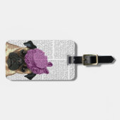 Mops mit Vintagem Lila Hut Gepäckanhänger (Vorderseite horizontal)