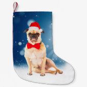 Mops mit Weihnachts-Weihnachtsmannmütze Kleiner Weihnachtsstrumpf (Vorderseite)